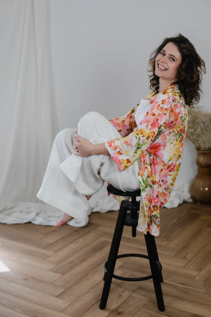 Koszula Natasha lekka jak mgiełka, kimono, wiskoza malowane kwiaty - obrazek 6