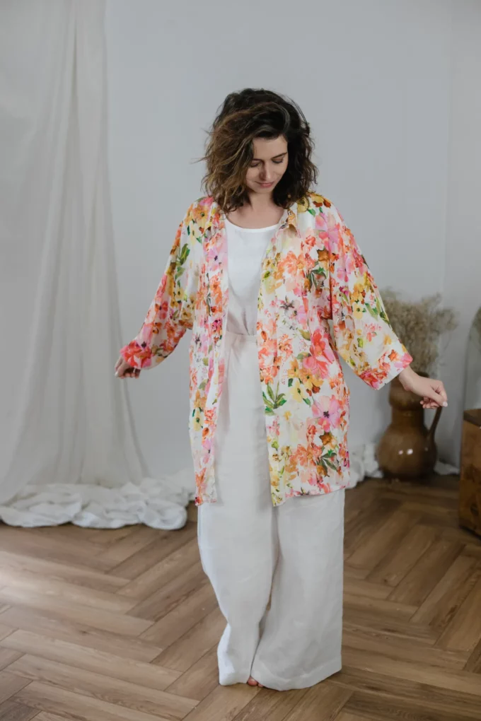 Koszula Natasha lekka jak mgiełka, kimono, wiskoza malowane kwiaty - obrazek 2
