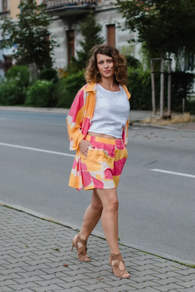 Spodenki Sasha i koszula Natasha komplet wiskoza kolorowe plamy - obrazek 6