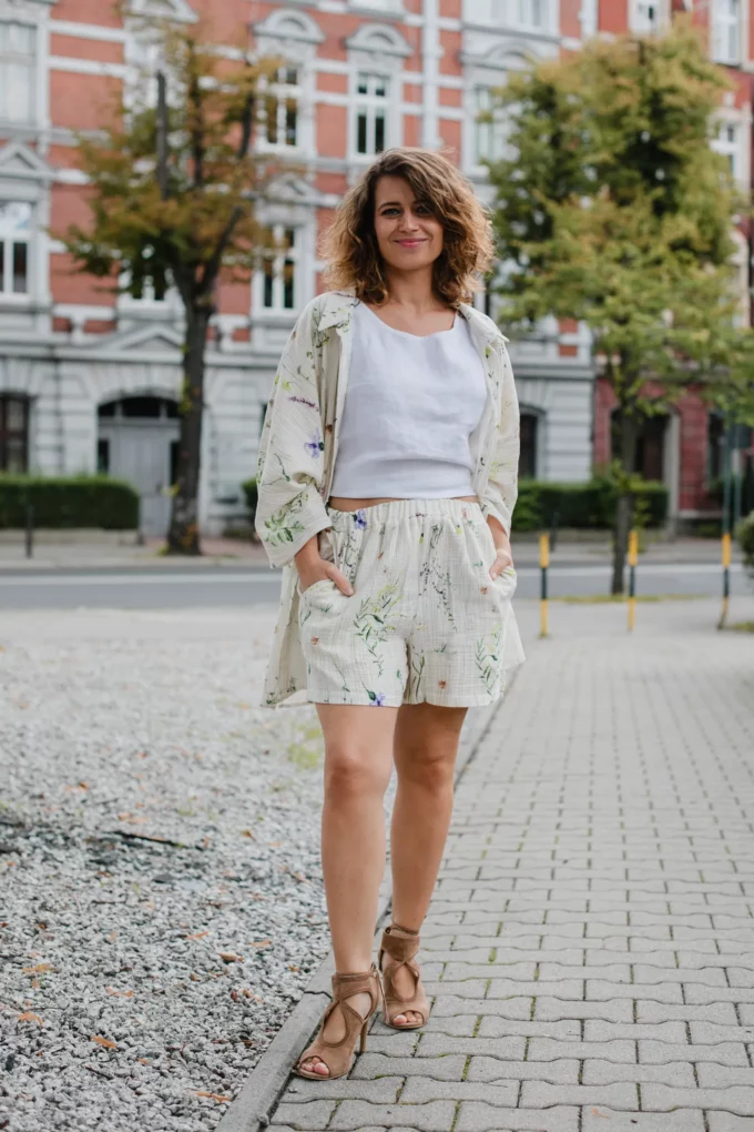 Spodenki Sasha i koszula Natasha komplet muślinowy motyw roślinny - obrazek 2