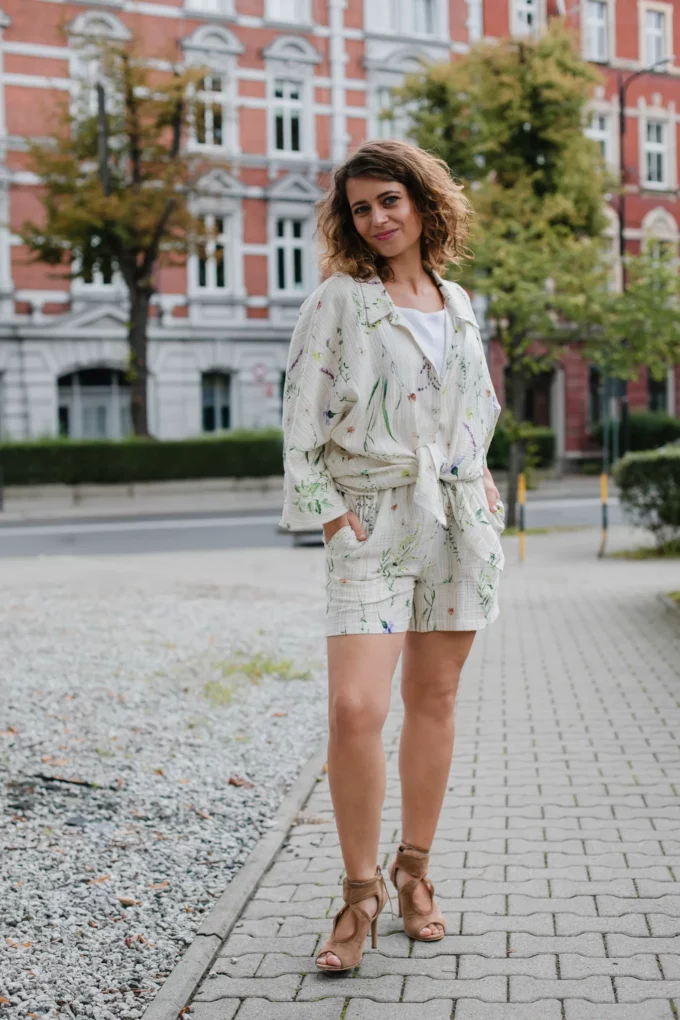 Spodenki Sasha i koszula Natasha komplet muślinowy motyw roślinny