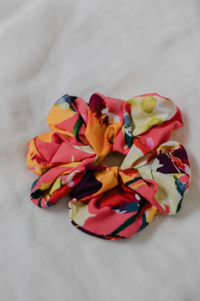 gumka scrunchie wiskoza flower power różowe