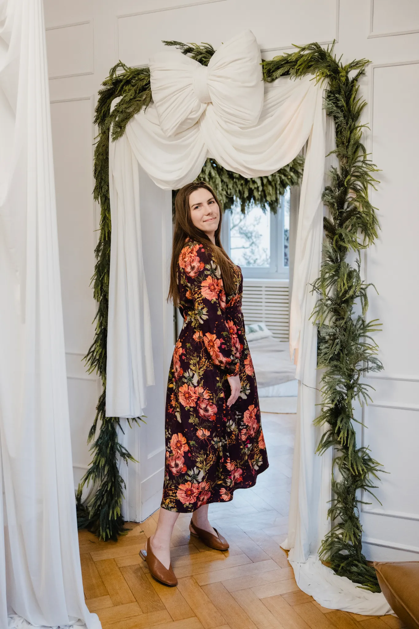 Sukienka Sophie 2.0 bordowe kwiaty - obrazek 3