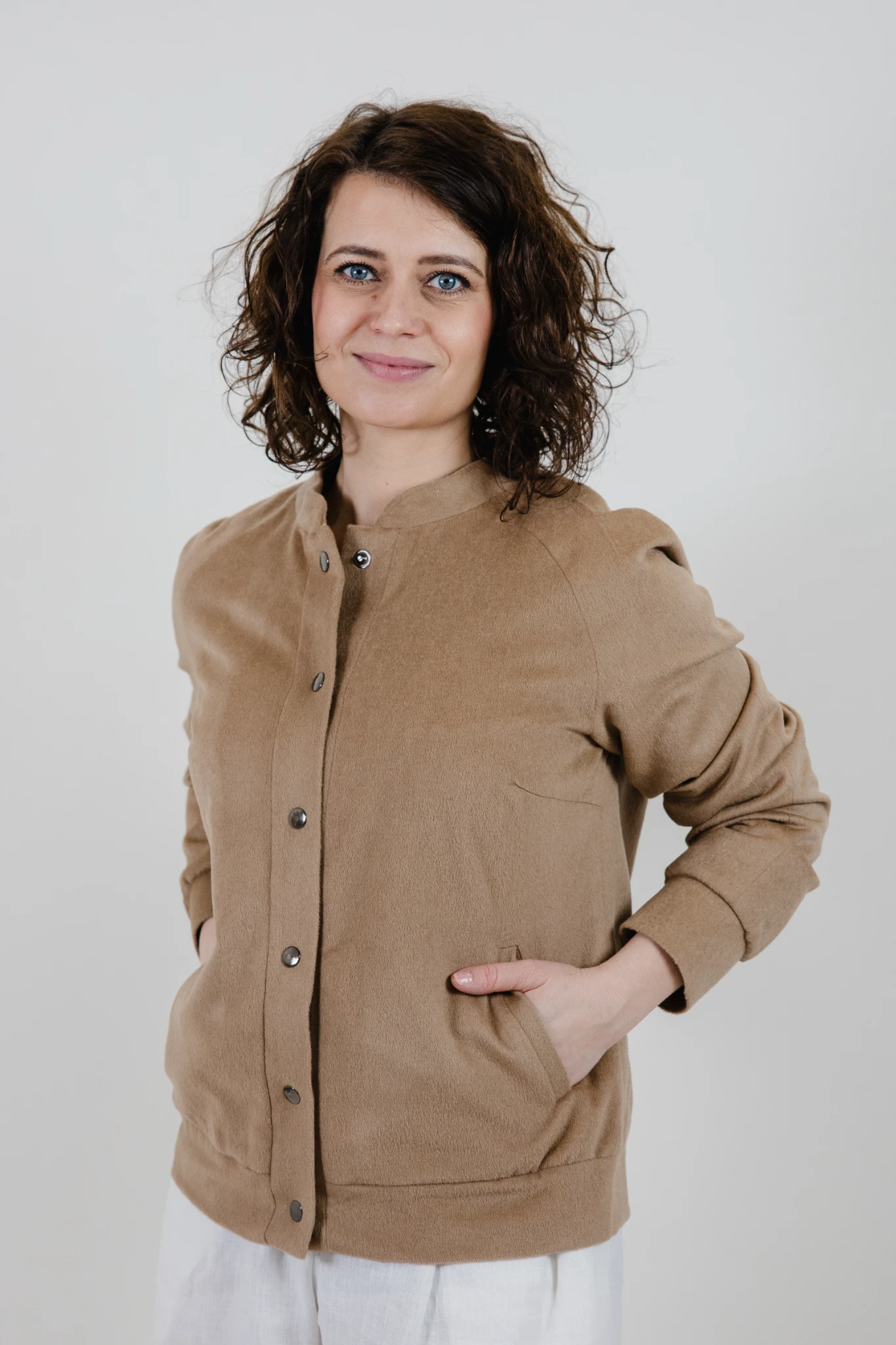 Kaszmirowa kurteczka Jane beżowa ciasteczkowa z włosiem - obrazek 4