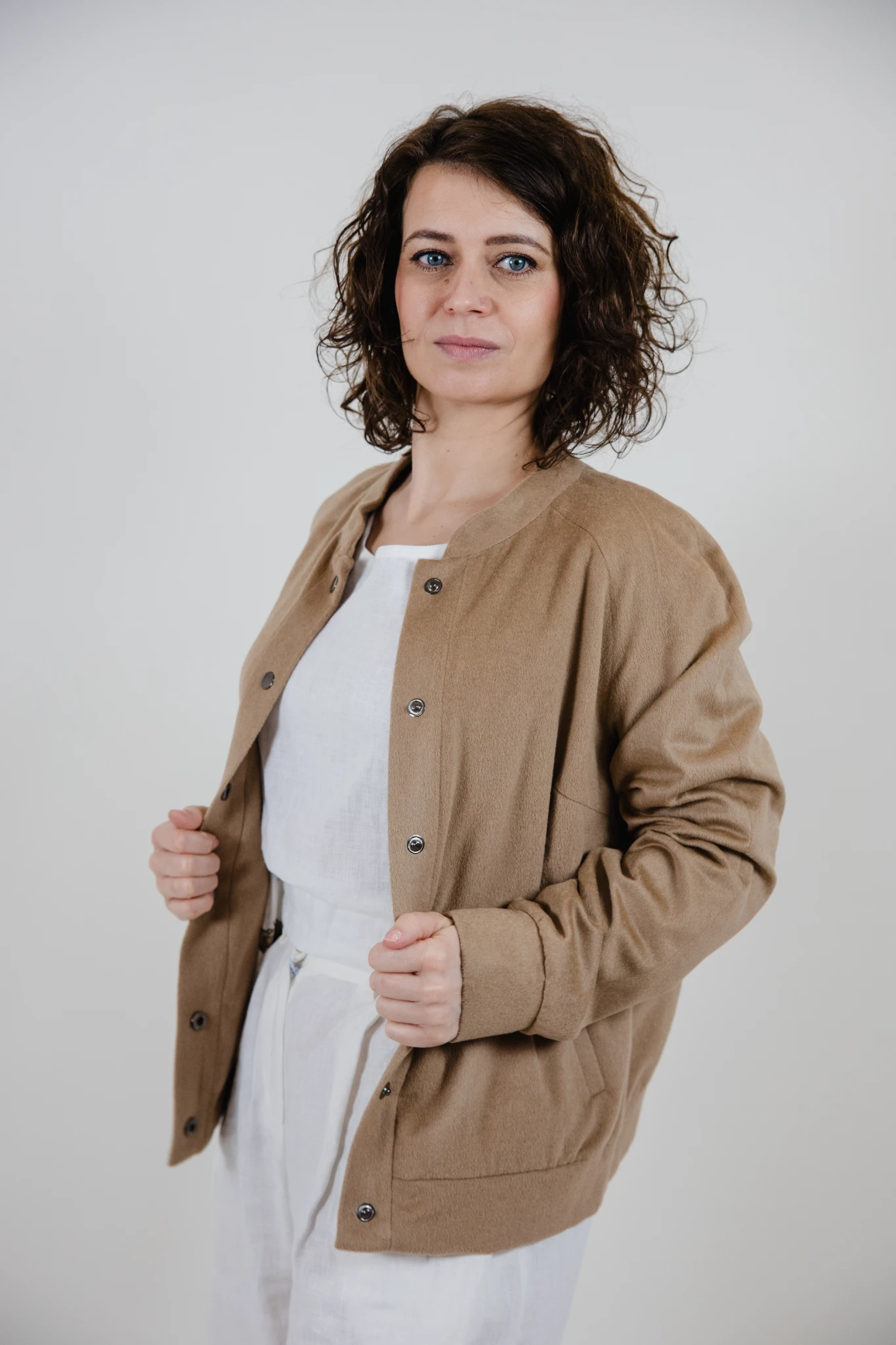 Kaszmirowa kurteczka Jane beżowa ciasteczkowa z włosiem - obrazek 8