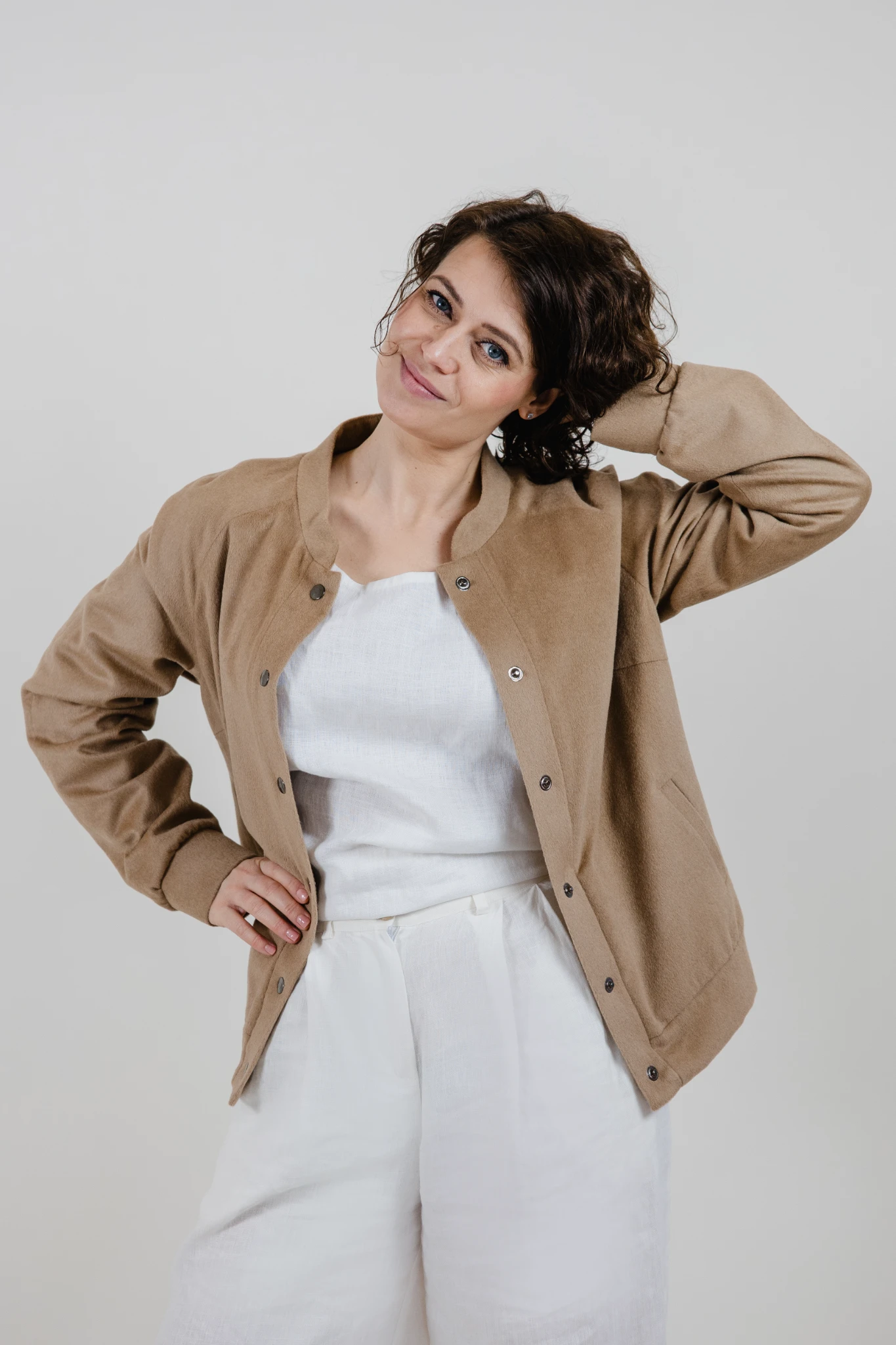 Kaszmirowa kurteczka Jane beżowa ciasteczkowa z włosiem - obrazek 10