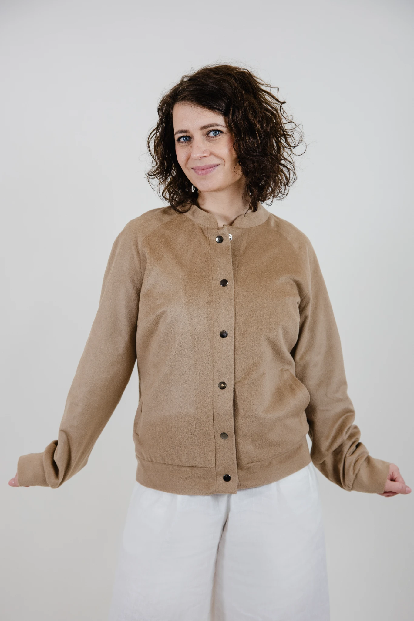 Kaszmirowa kurteczka Jane beżowa ciasteczkowa z włosiem - obrazek 5