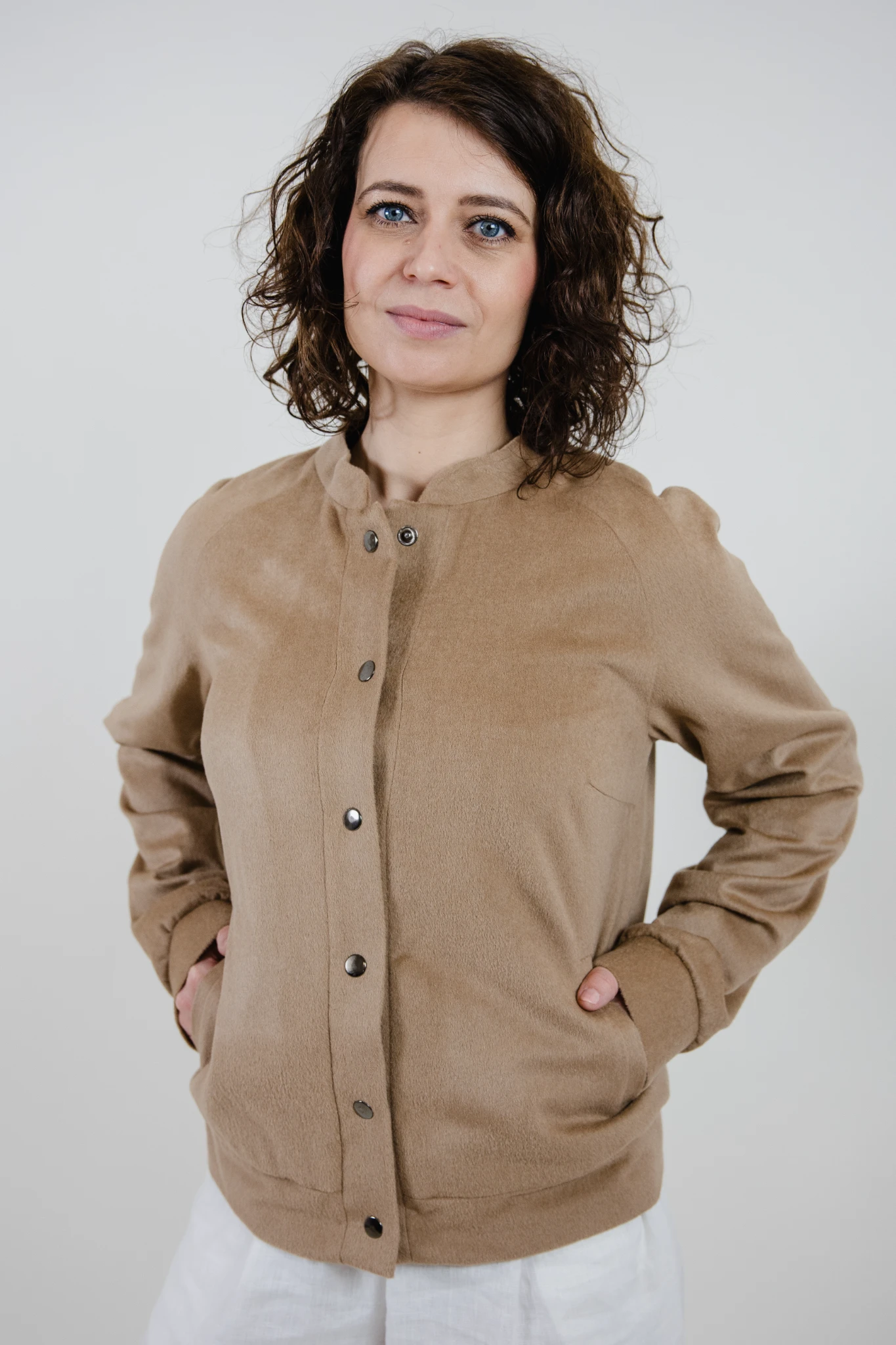 Kaszmirowa kurteczka Jane beżowa ciasteczkowa z włosiem