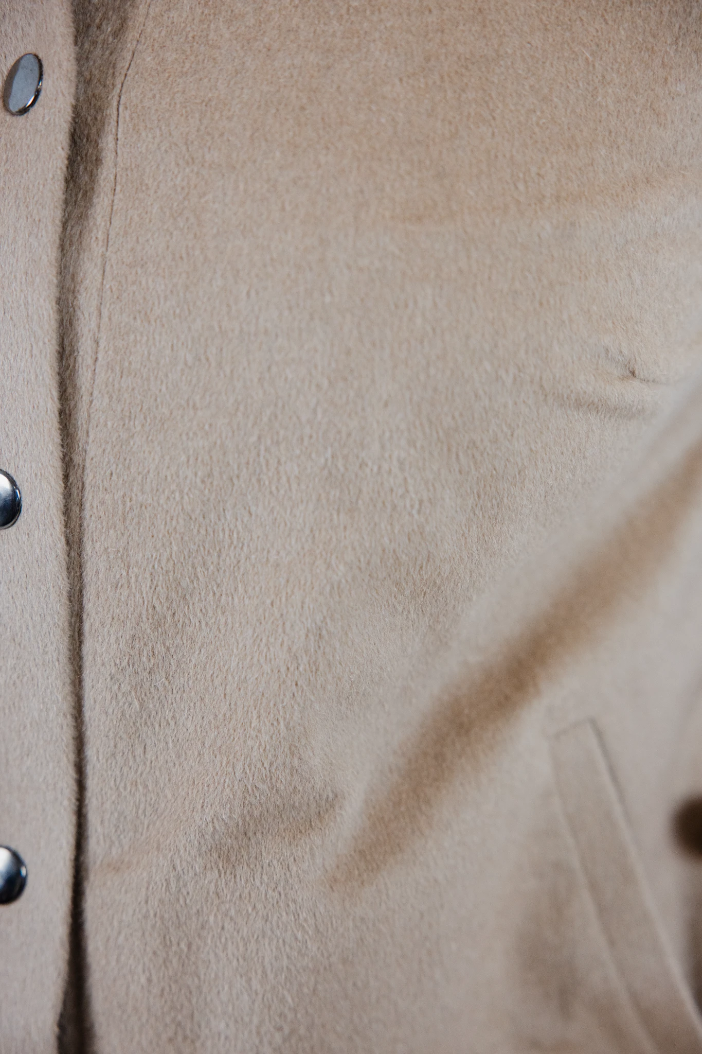 Kaszmirowa kurteczka Jane beżowa ciasteczkowa z włosiem - obrazek 3