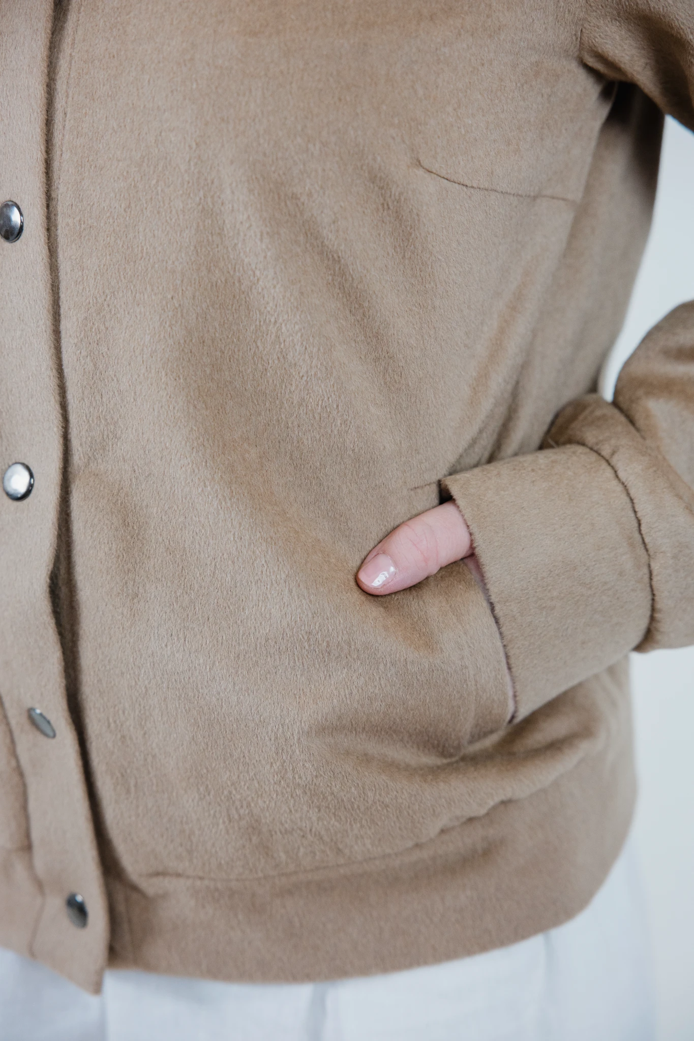 Kaszmirowa kurteczka Jane beżowa ciasteczkowa z włosiem - obrazek 9